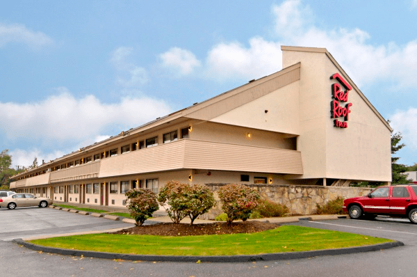 Red Roof Inn - one of the pet-friendly hotel chains where pets stay free!