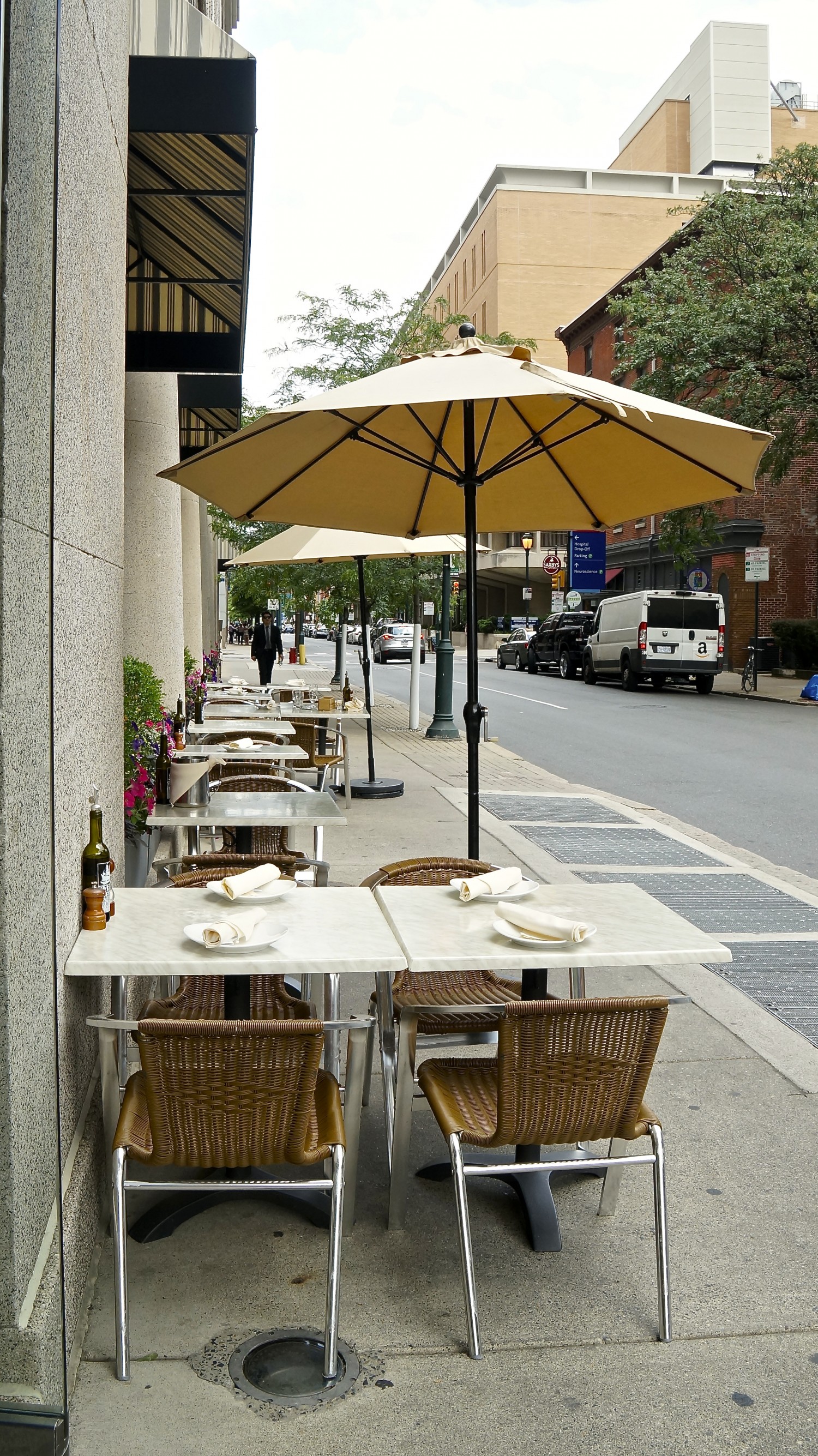 Outdoor Seating Restaurant - Philadelphia, PA