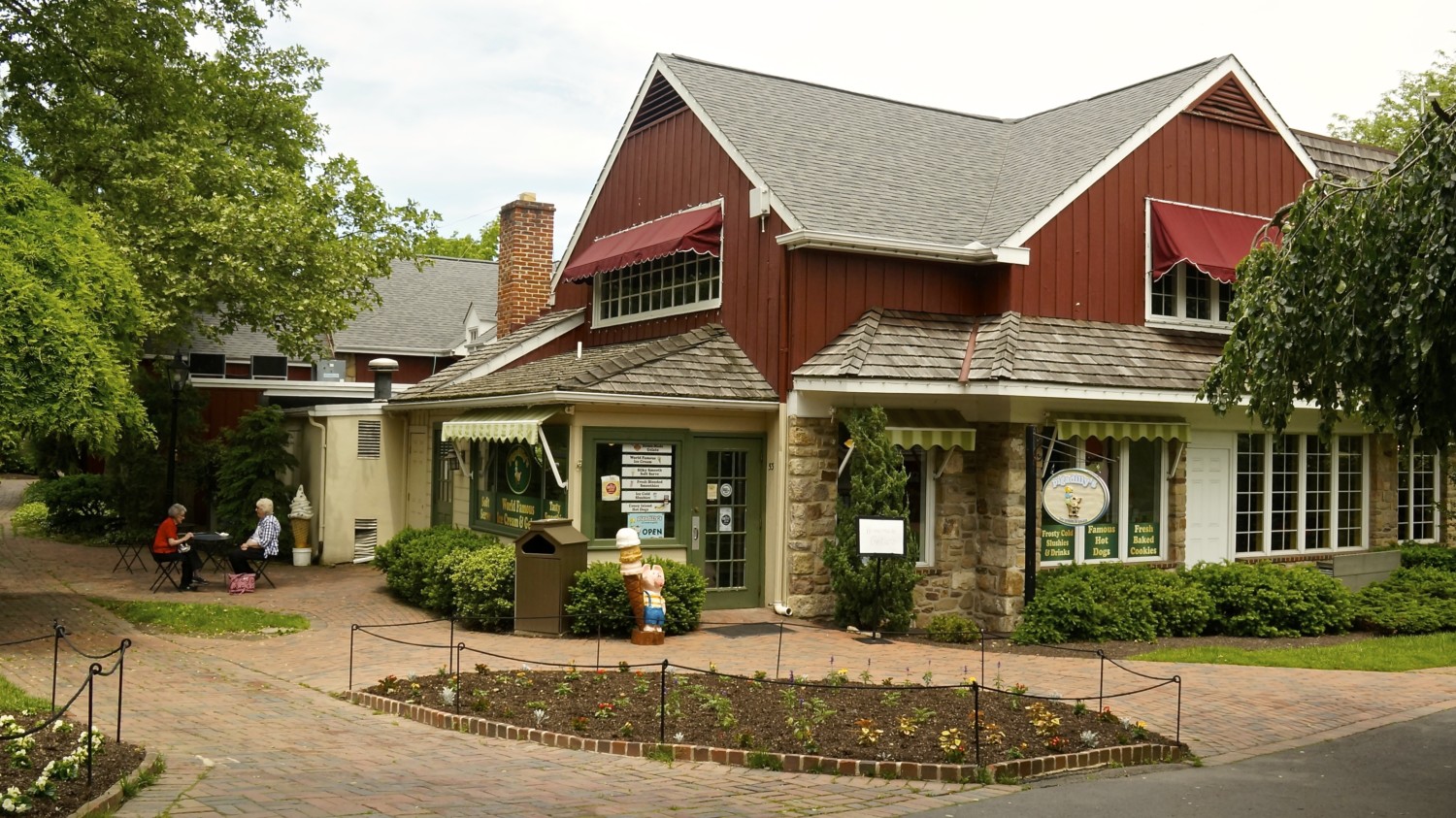 Dog Friendly Peddlers Village - Bucks County, PA