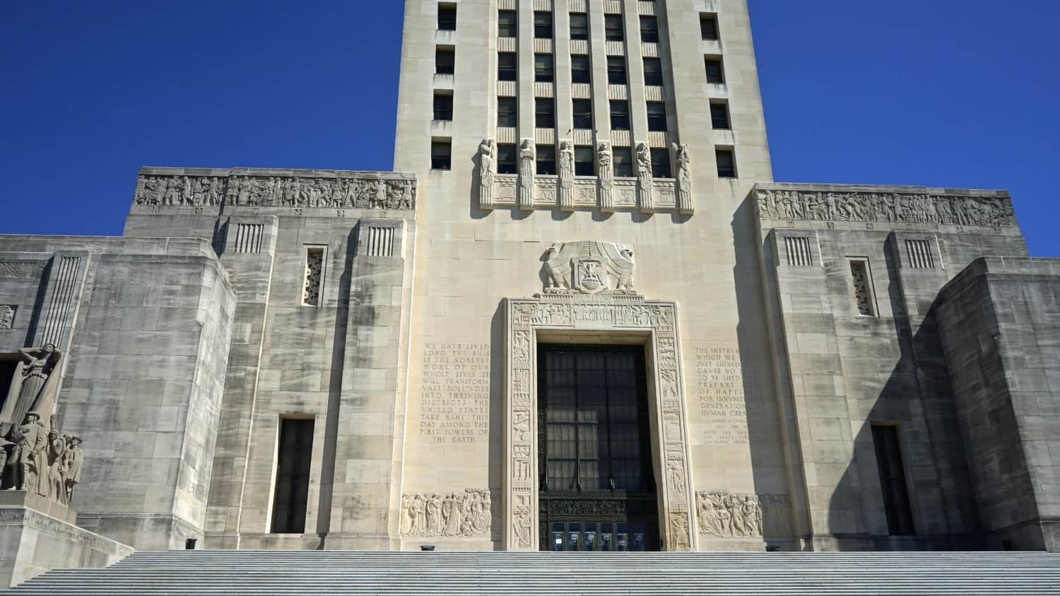 Louisiana's Top Pet Friendly Attraction: State Capitol Grounds