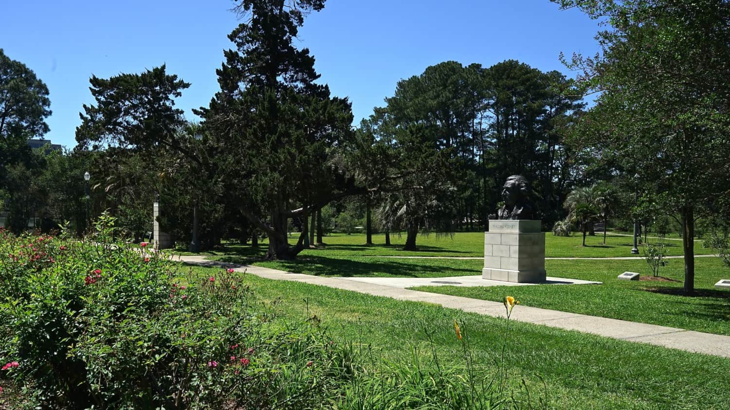 Louisiana's Top Pet Friendly Attraction: State Capitol Grounds