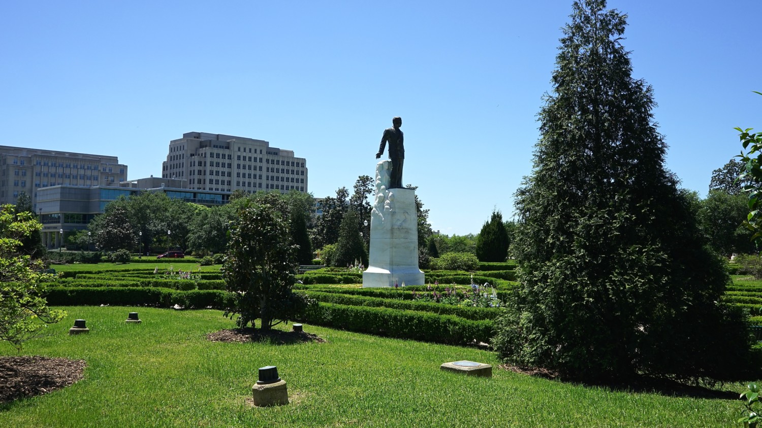 Louisiana's Top Pet Friendly Attraction: State Capitol Grounds