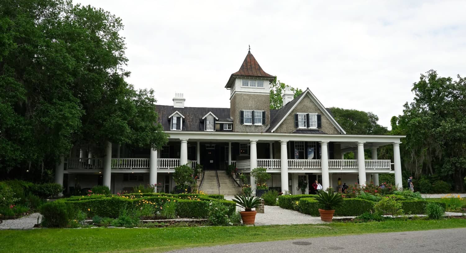 South Carolina's Top Pet Friendly Attraction: Magnolia Plantation & Gardens | GoPetFriendly.com