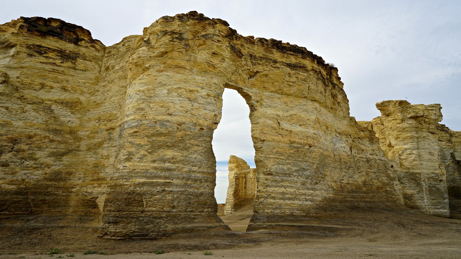 Kansas' Top Pet Friendly Attraction: Monument Rocks