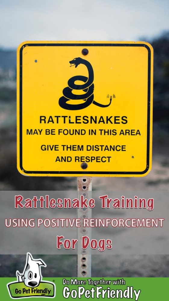 Sign announcing rattlesnakes in the area