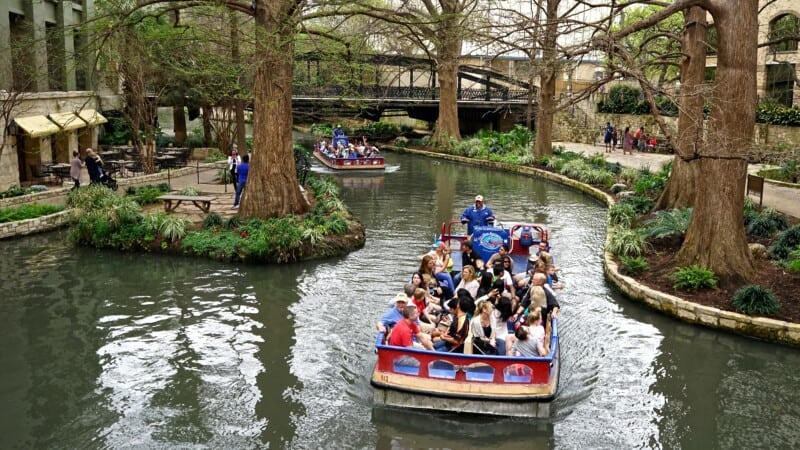 Pets are not allowed on San Antonio River Walk riverboat tours.