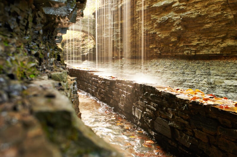 Cave Waterfalls - Visiter Watkins Glen avec des animaux de compagnie