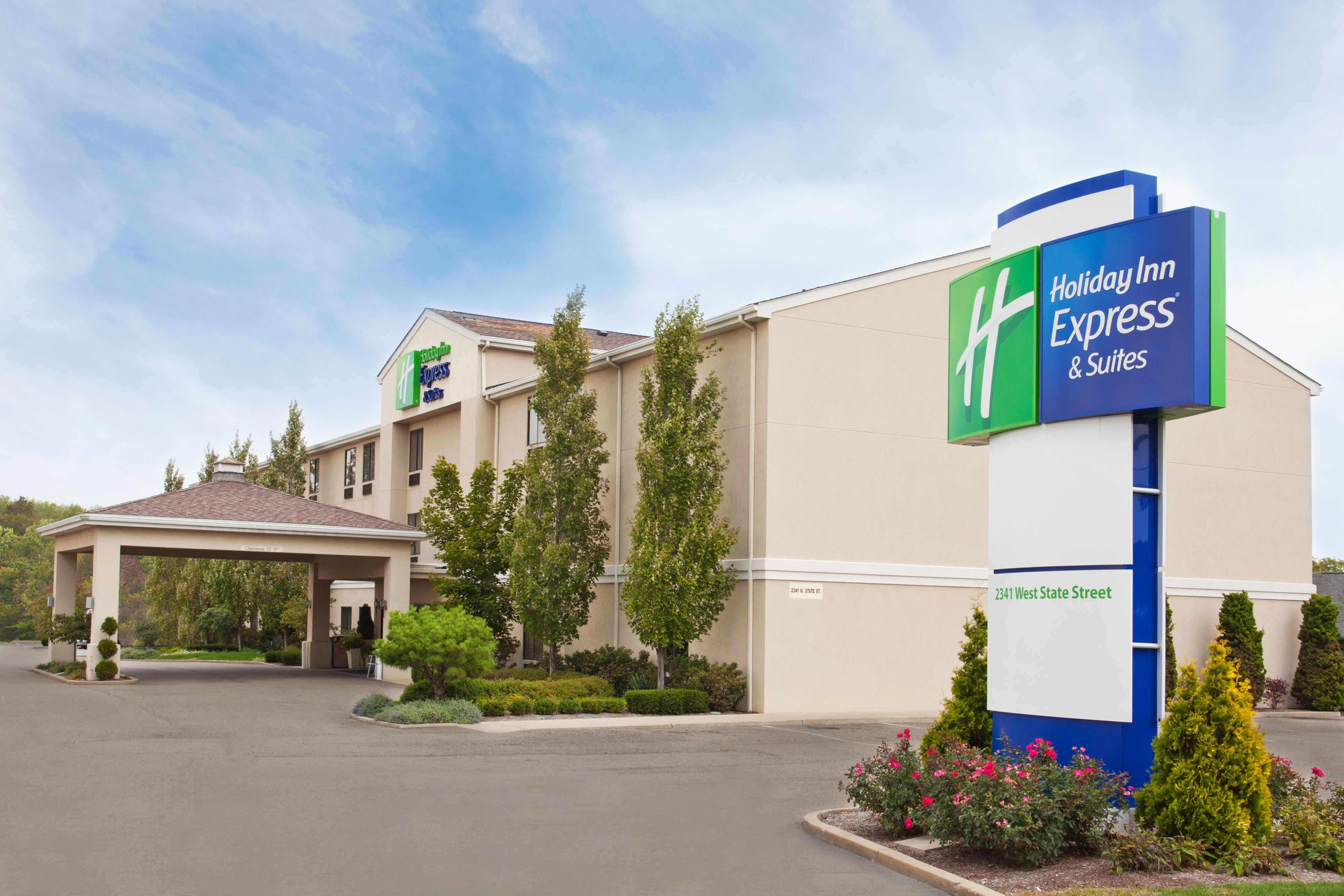 holiday-inn-express-and-suites-alliance-4278955352-original.jpg