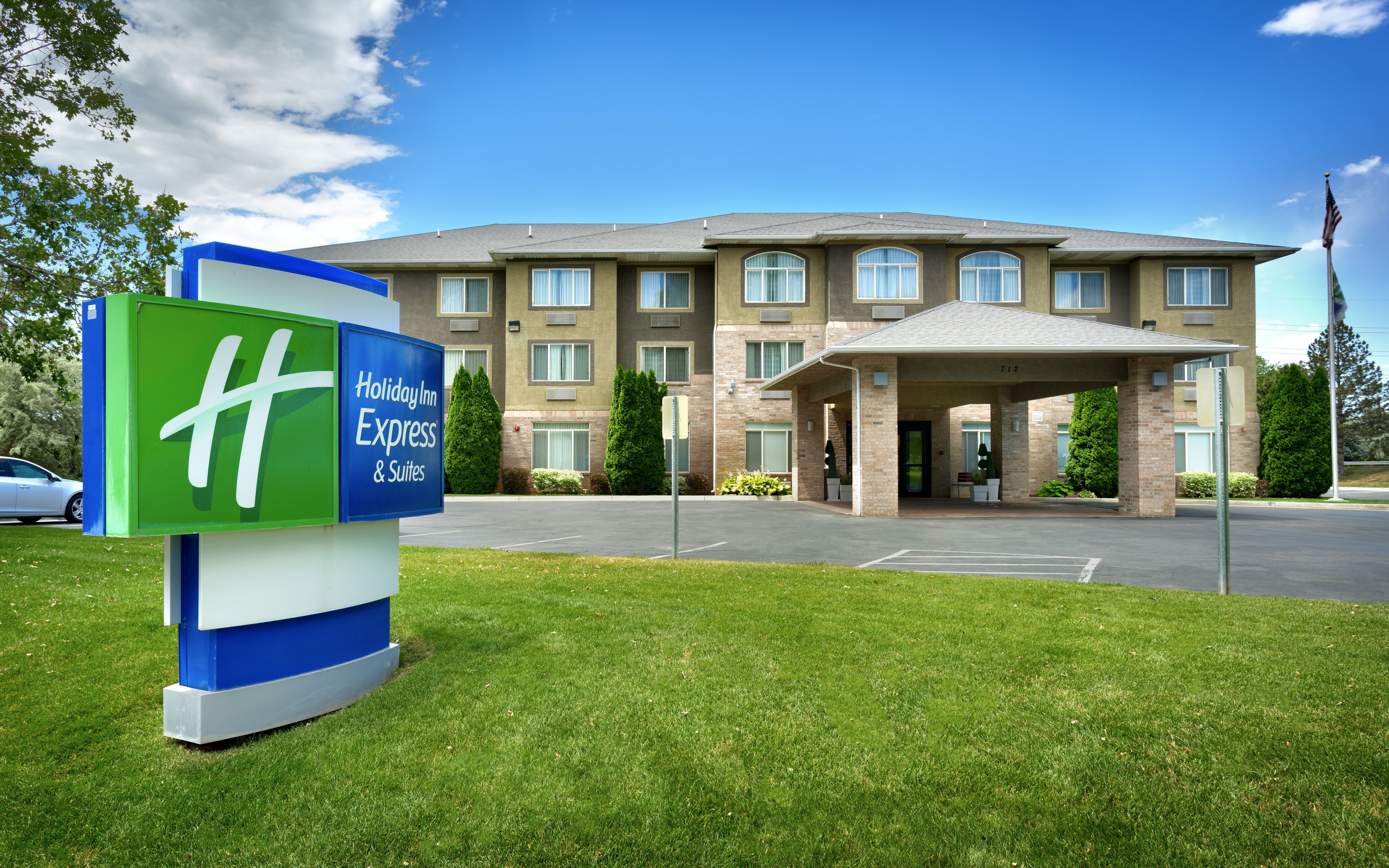 holiday-inn-express-and-suites-american-fork-5602886213-original.jpg