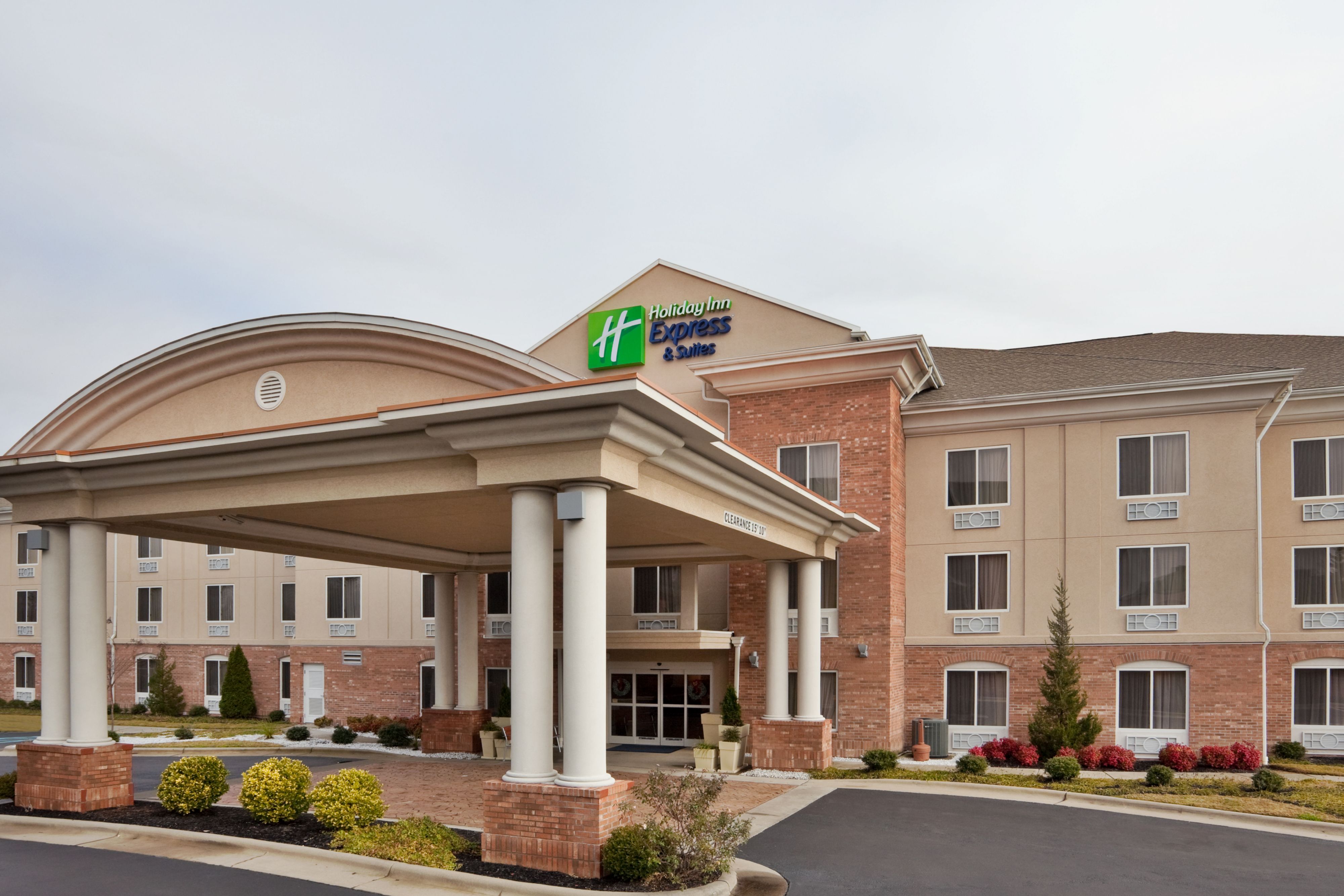 holiday-inn-express-and-suites-archdale-4219680287-original.jpg