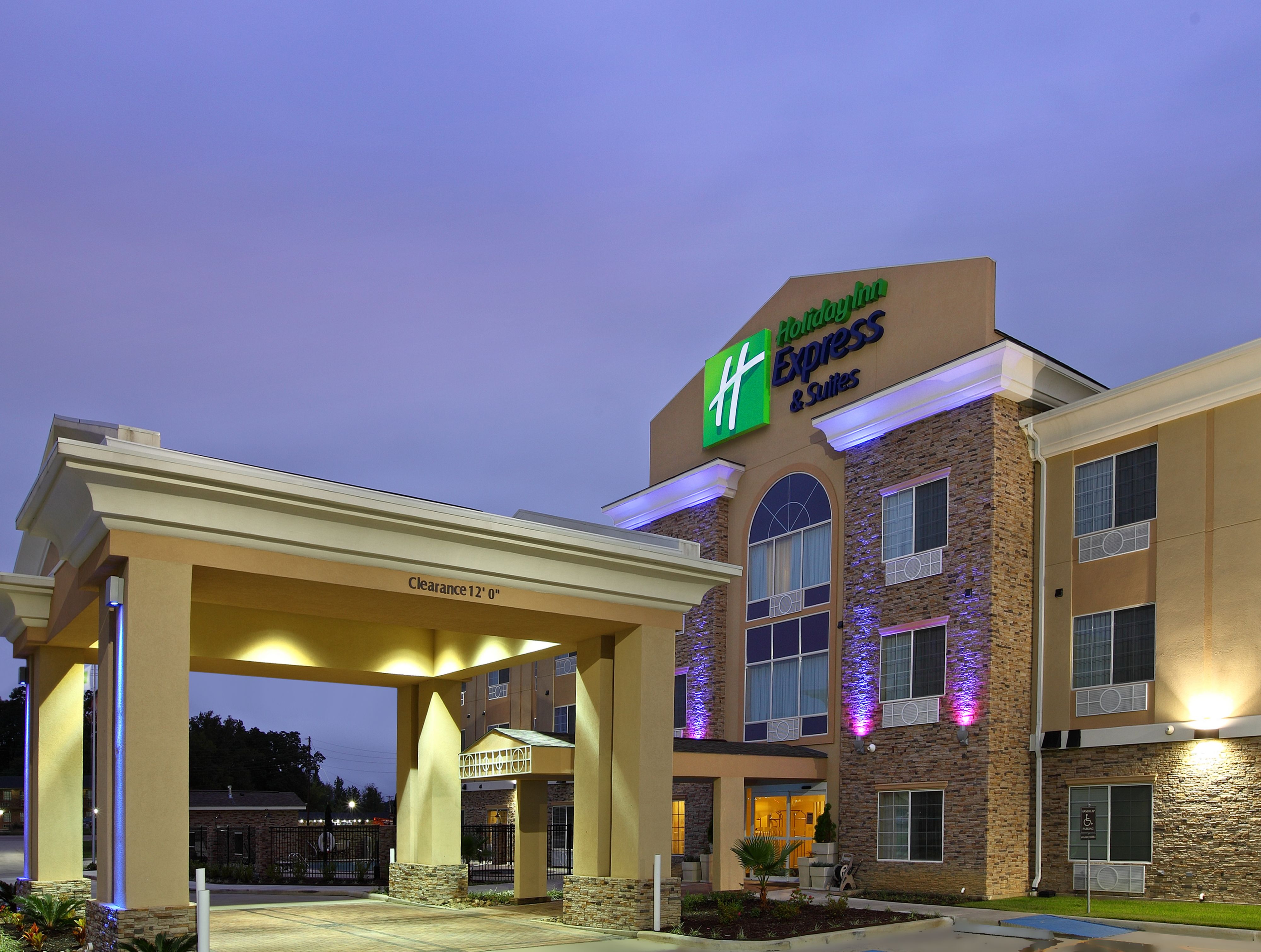 holiday-inn-express-and-suites-carthage-4232754366-original.jpg
