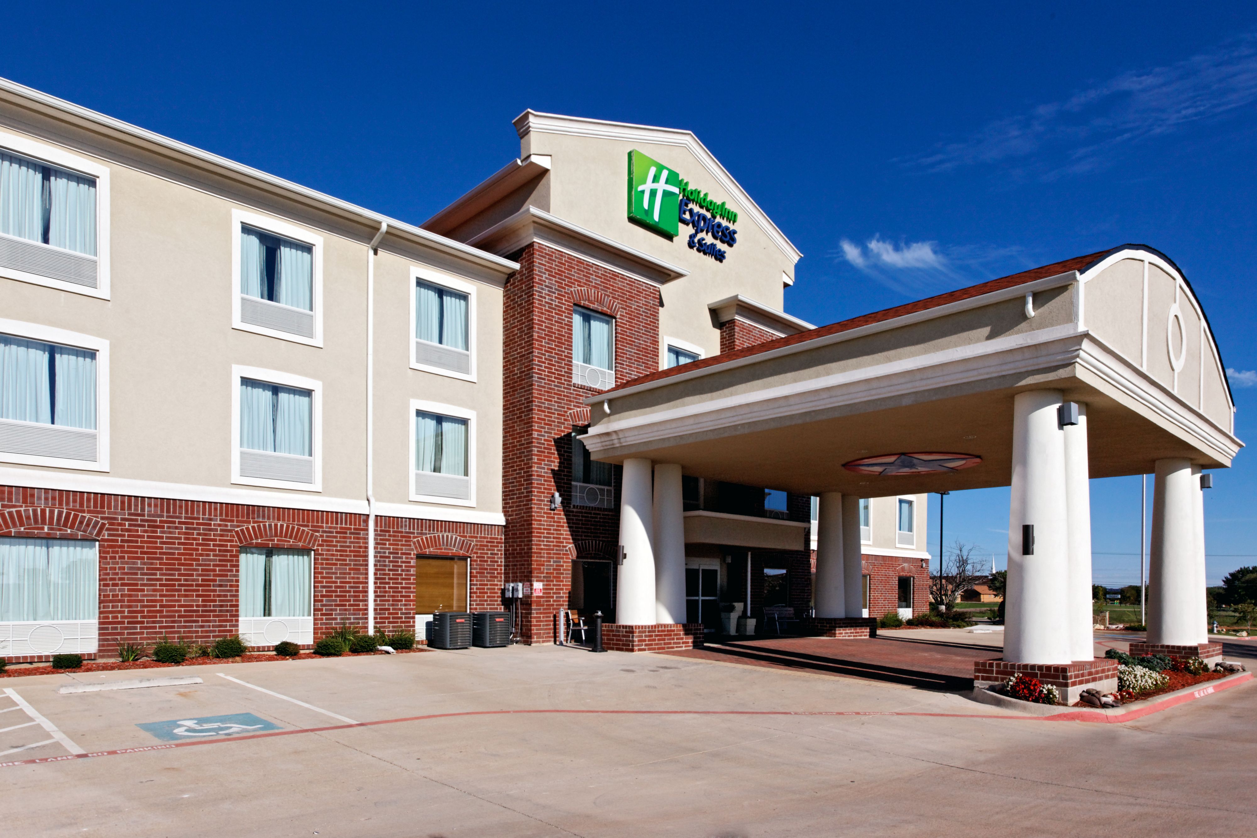 holiday-inn-express-and-suites-cleburne-4247259443-original.jpg