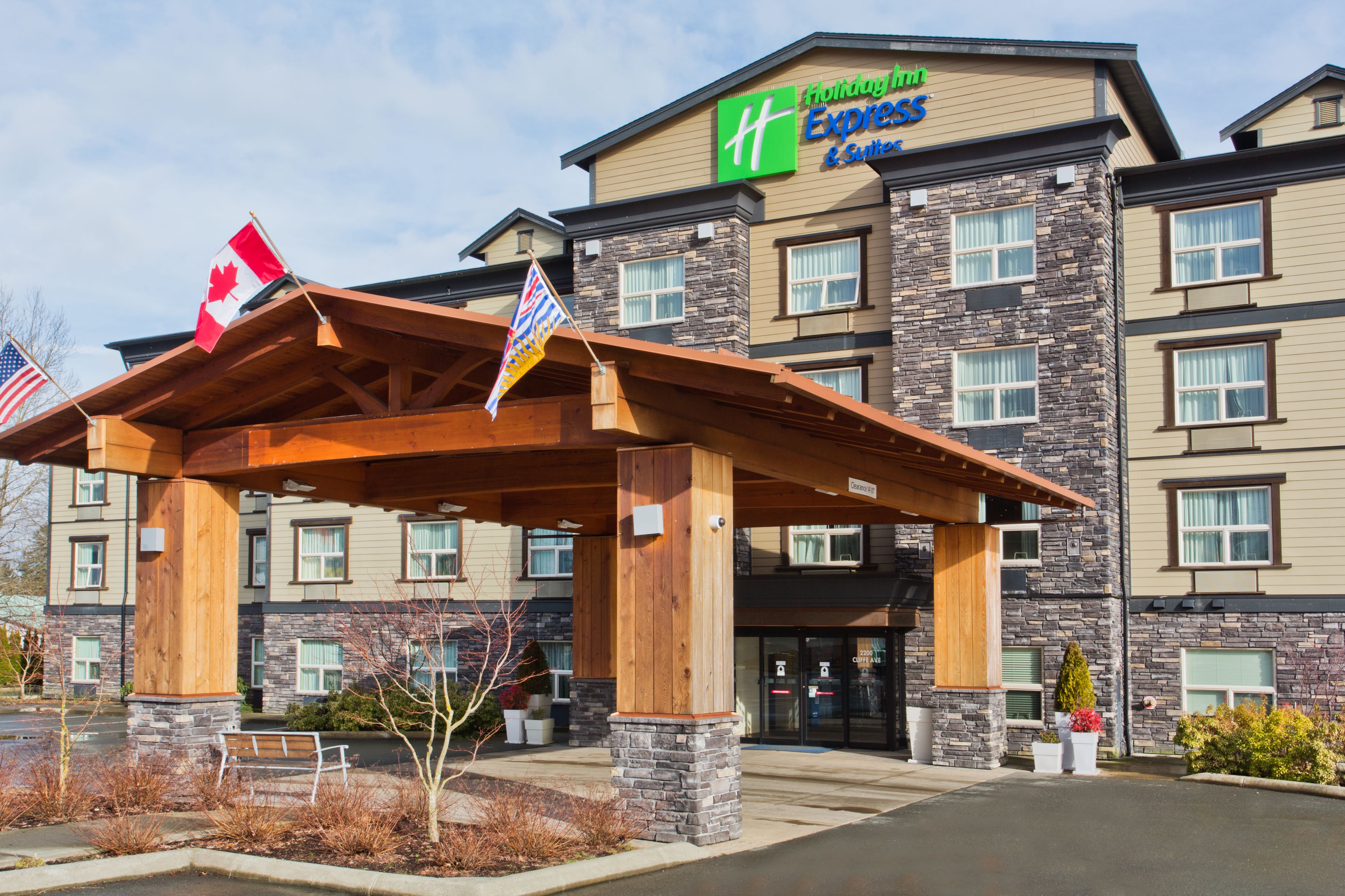 holiday-inn-express-and-suites-courtenay-4413290902-original.jpg
