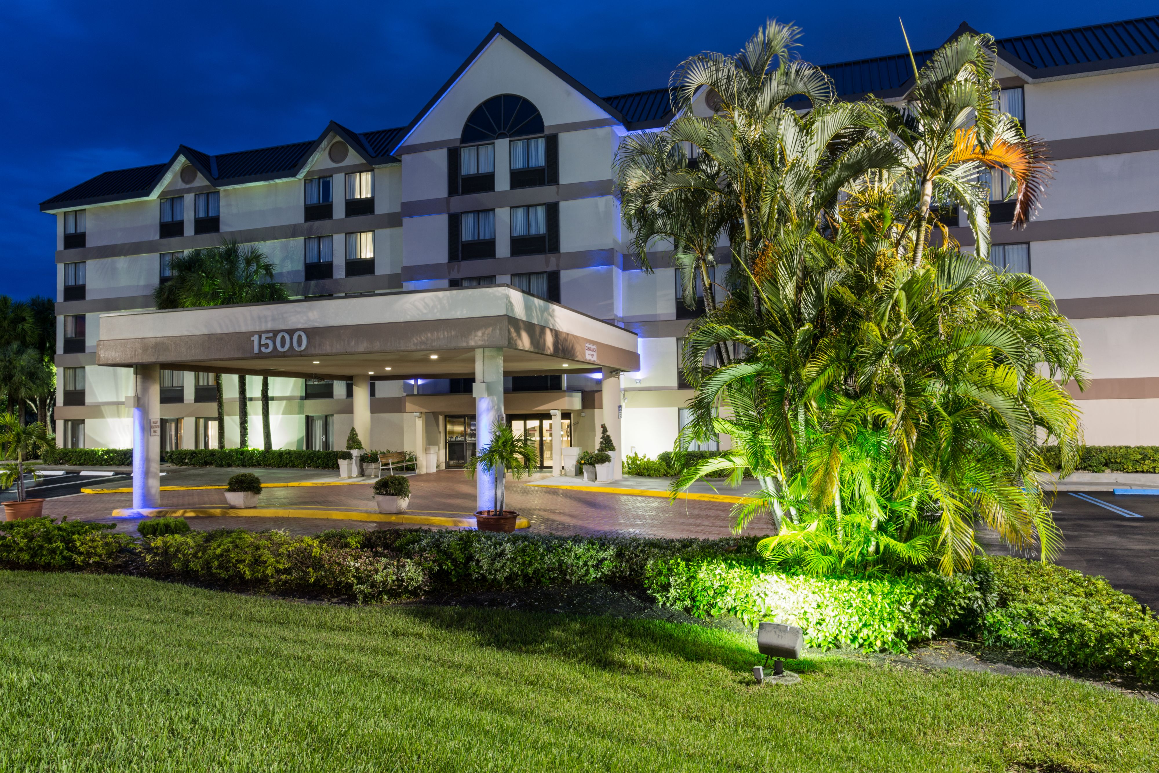 holiday-inn-express-and-suites-fort-lauderdale-3184015771-original.jpg