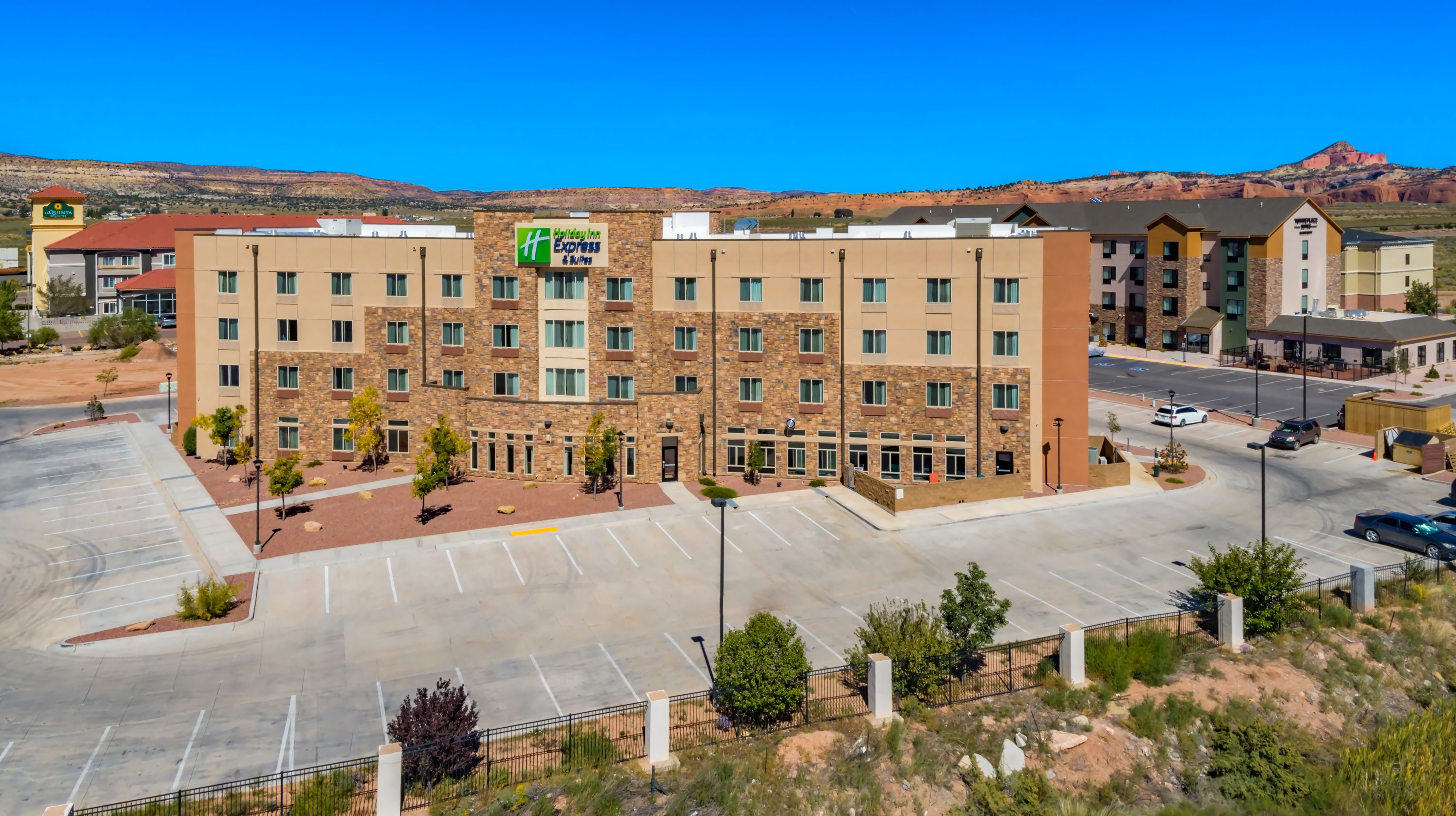 holiday-inn-express-and-suites-gallup-5745129938-original.jpg