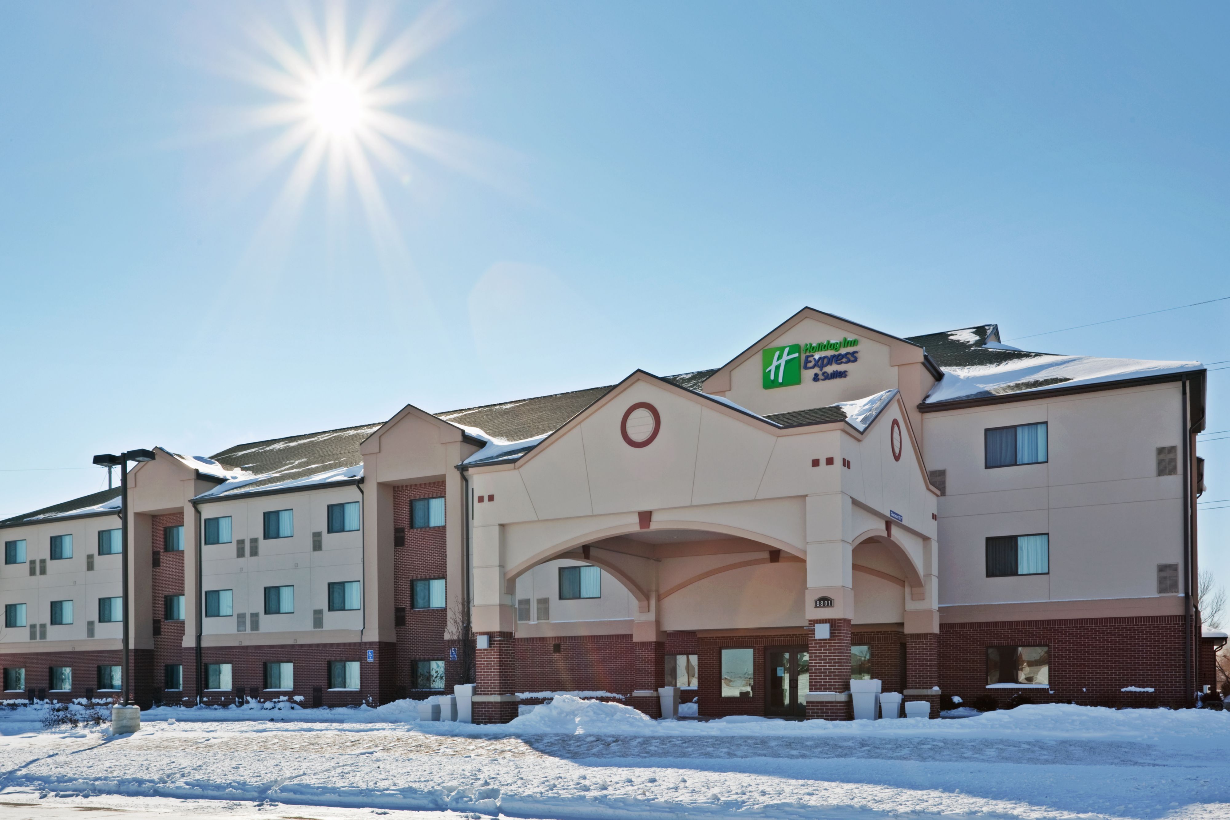 holiday-inn-express-and-suites-lincoln-4282852132-original.jpg