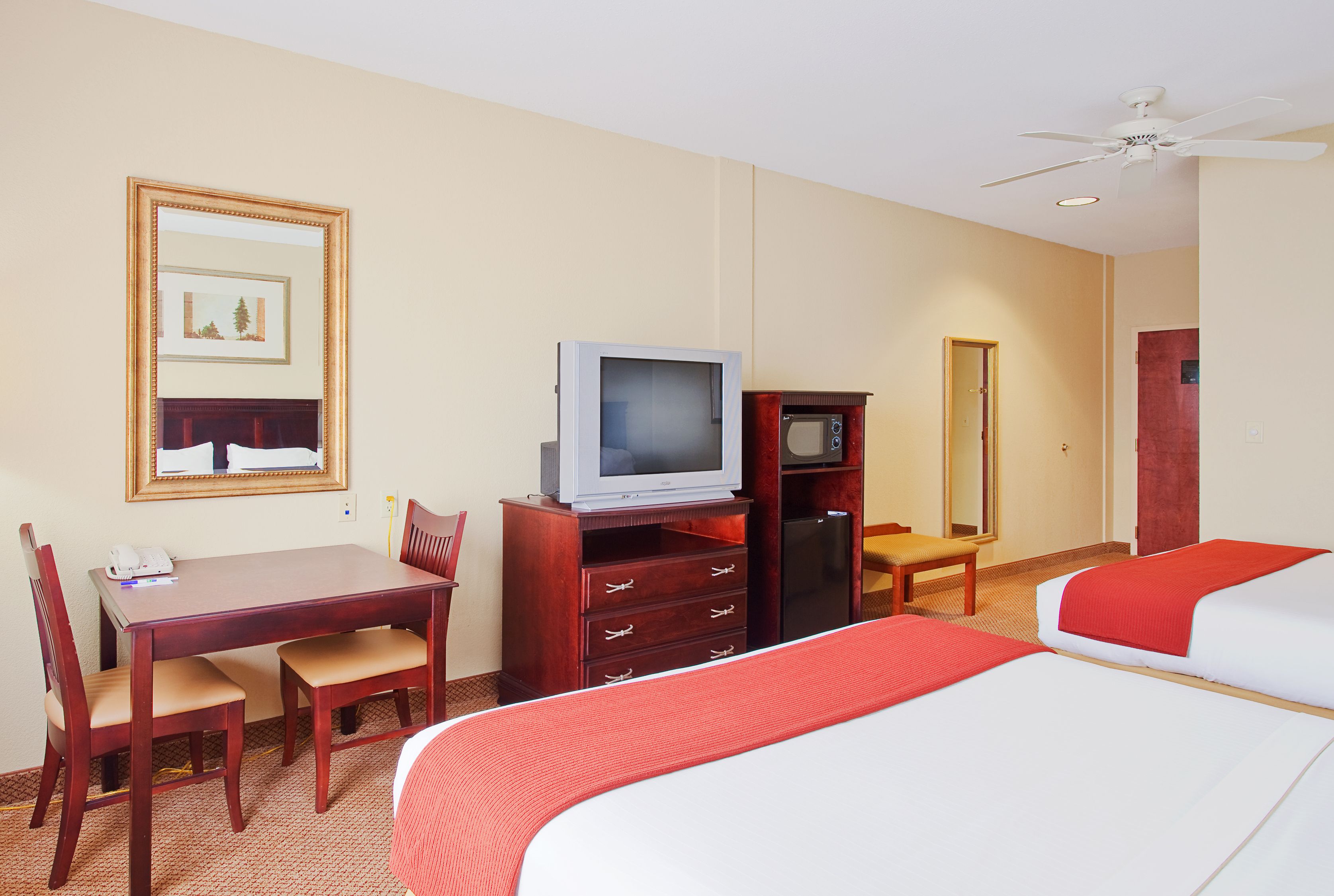 holiday-inn-express-and-suites-lucedale-2532051562-original.jpg