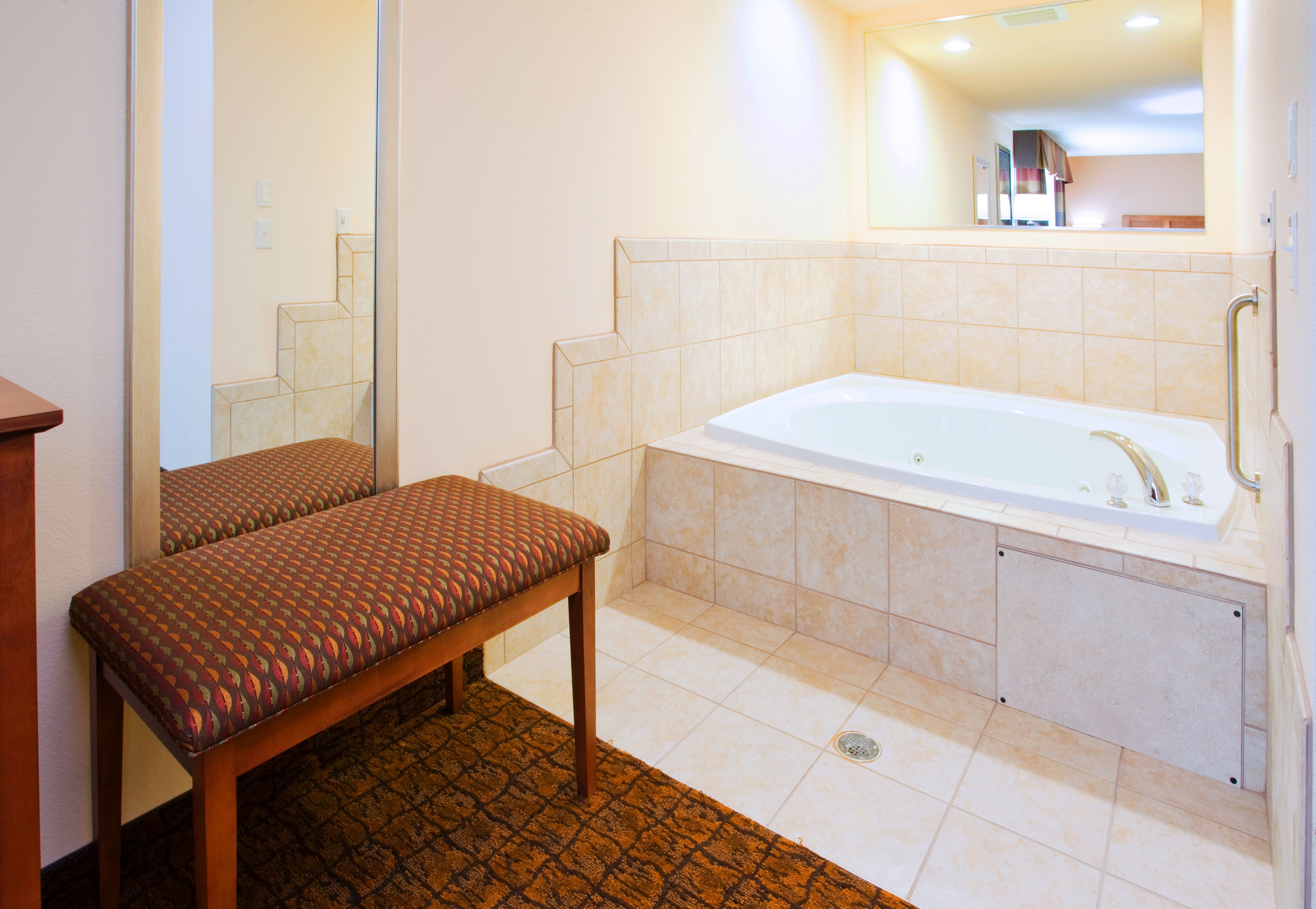 holiday-inn-express-and-suites-mount-airy-2533185433-original.jpg