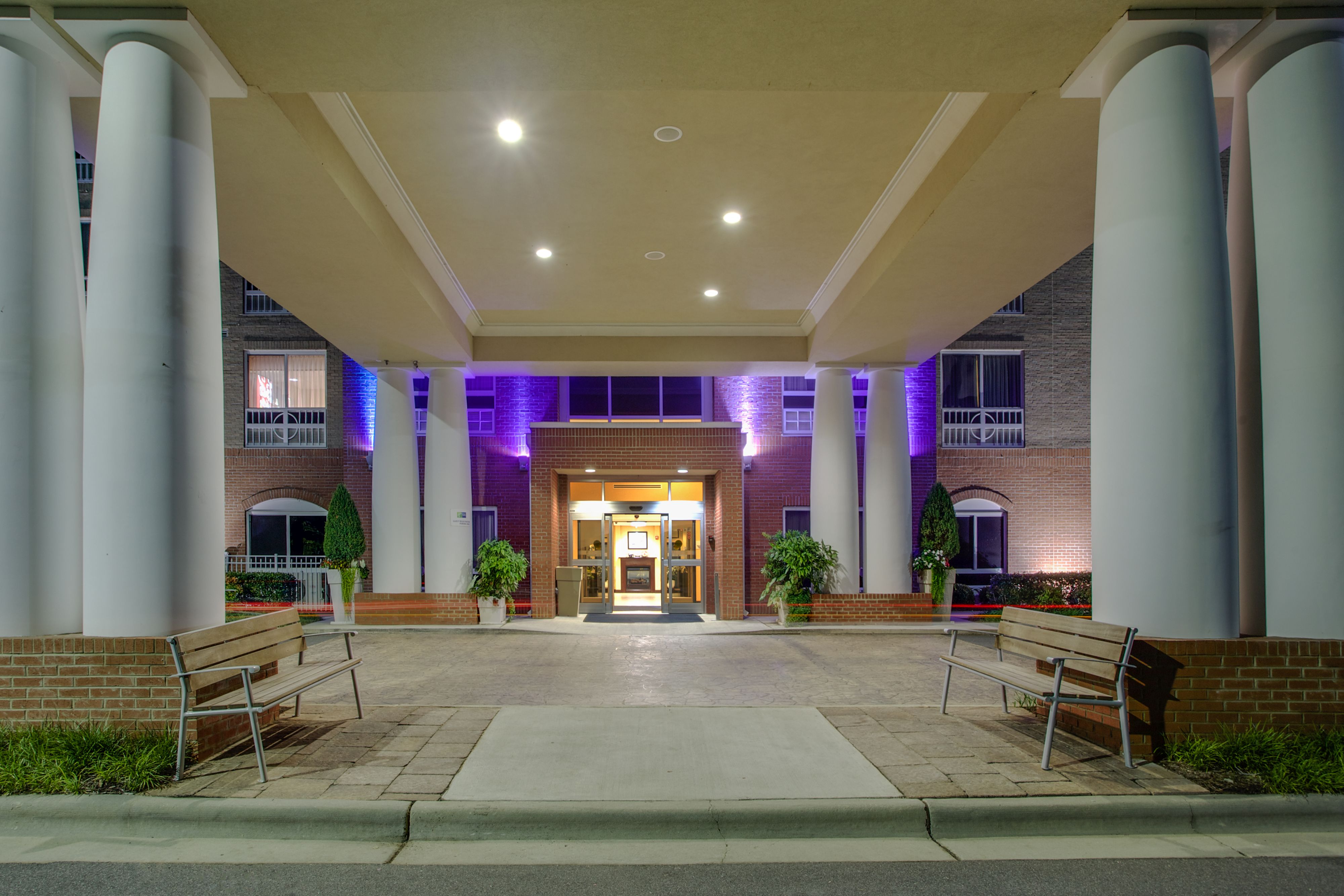 holiday-inn-express-and-suites-raleigh-3305249946-original.jpg