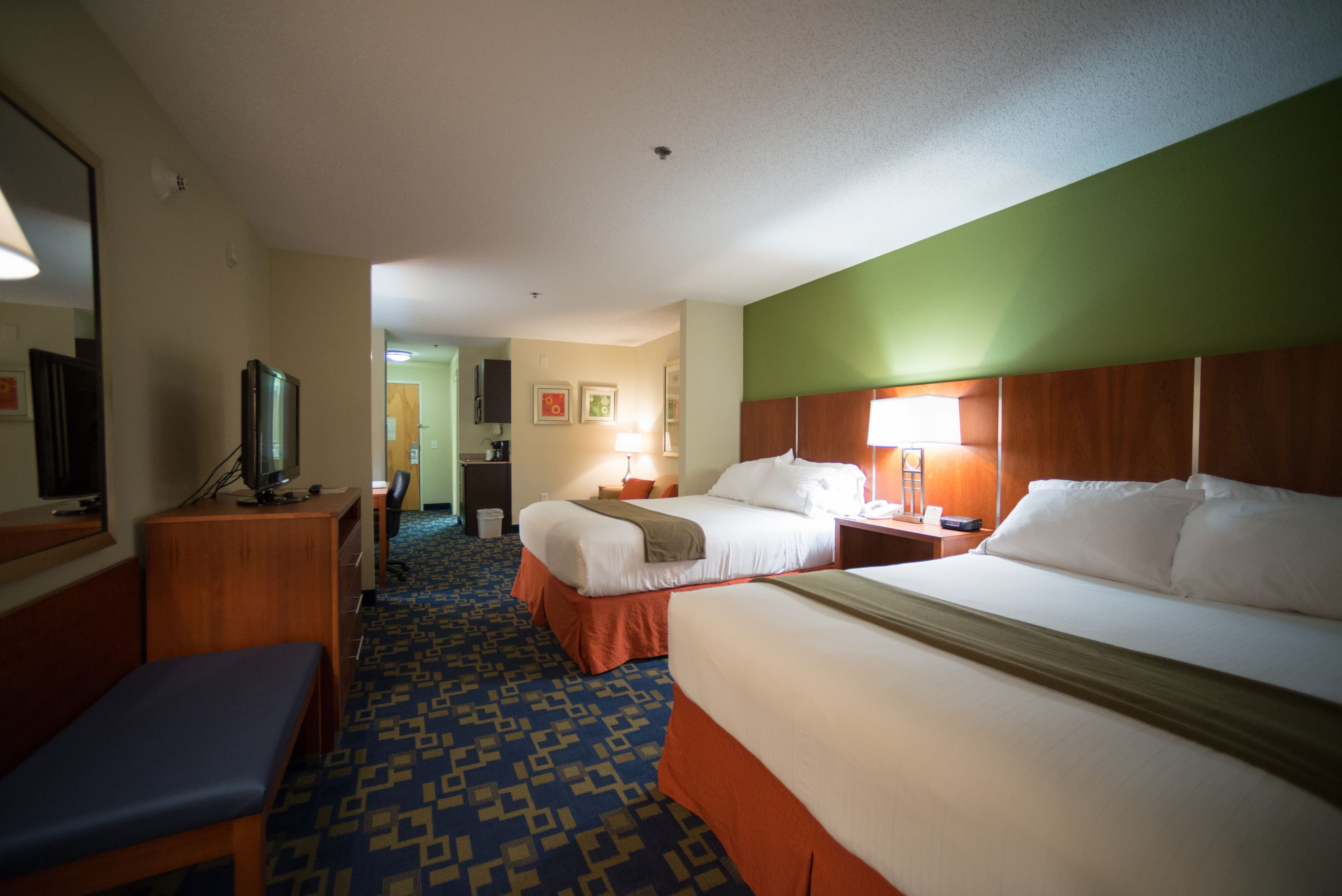 holiday-inn-express-and-suites-raleigh-3584101555-original.jpg