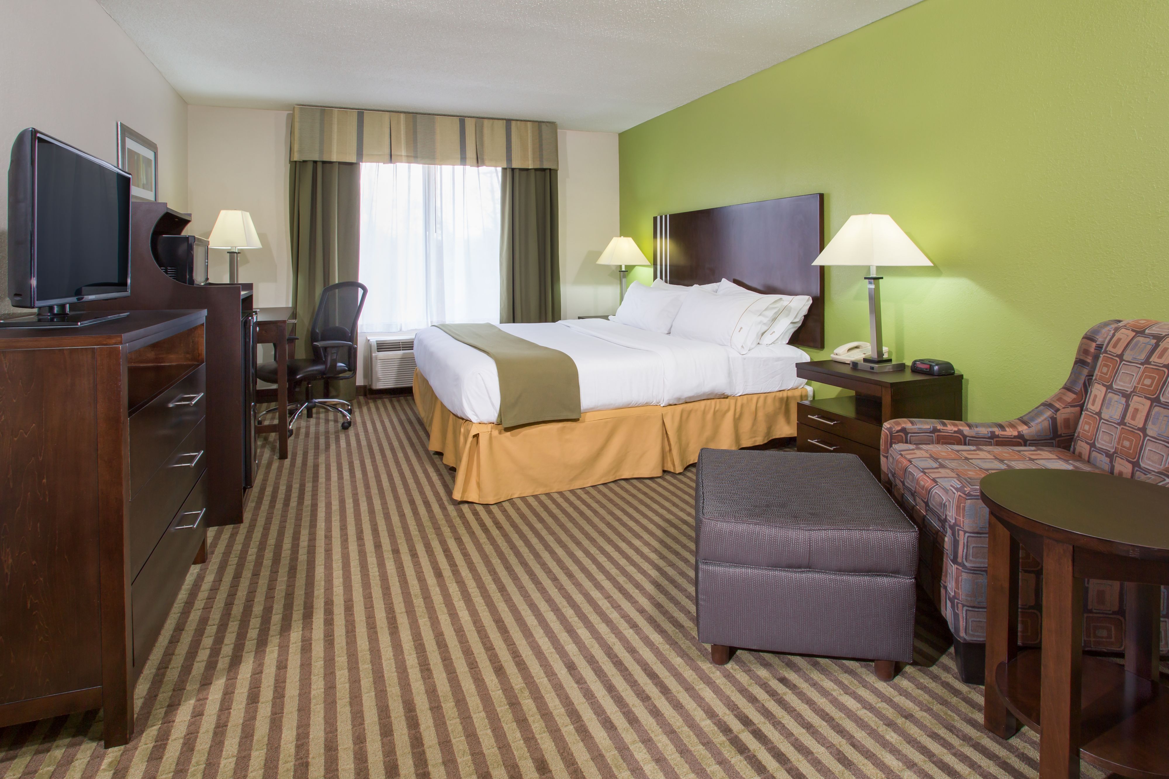 holiday-inn-express-and-suites-tell-city-3865072021-original.jpg