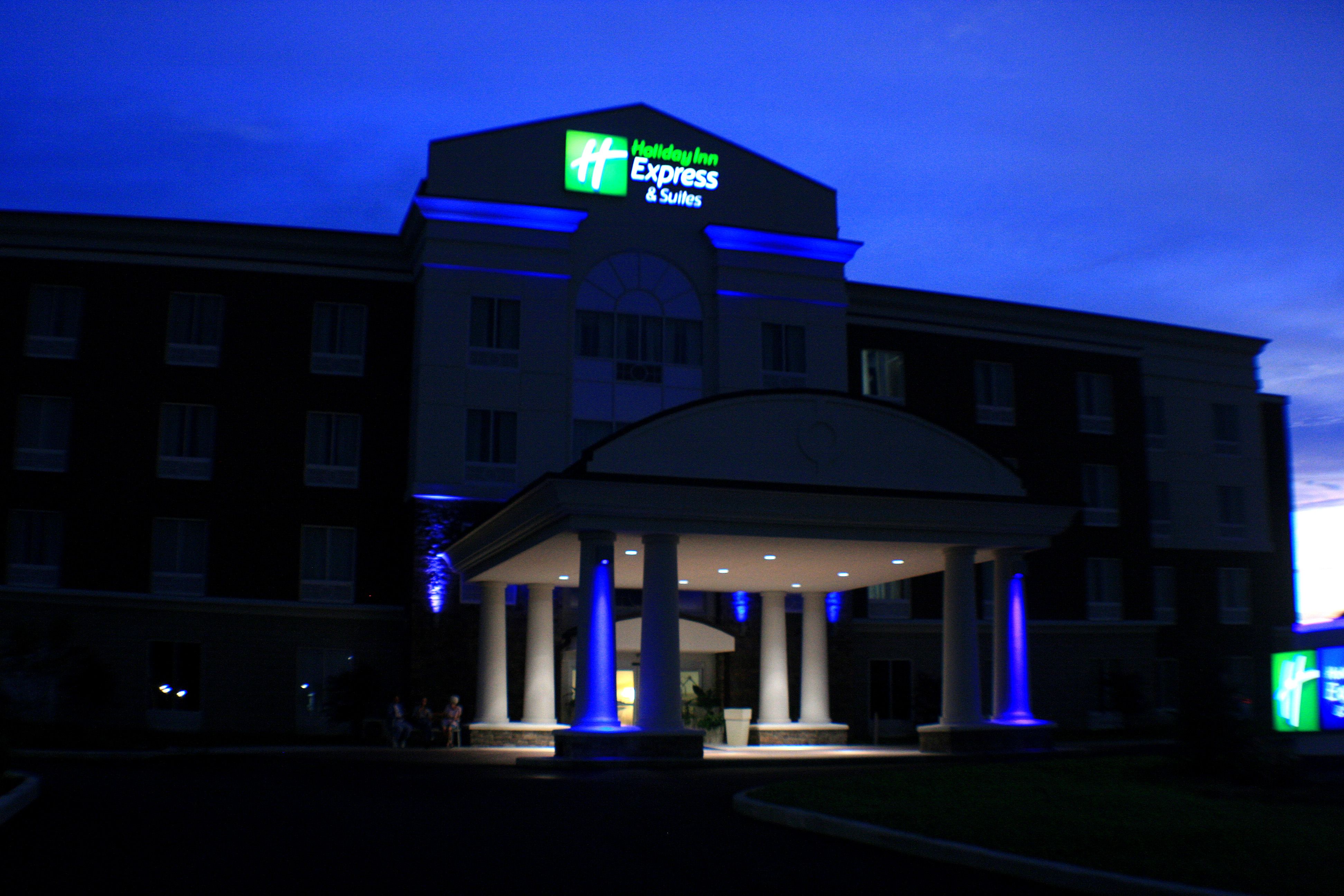 holiday-inn-express-and-suites-terre-haute-2533203682-original.jpg
