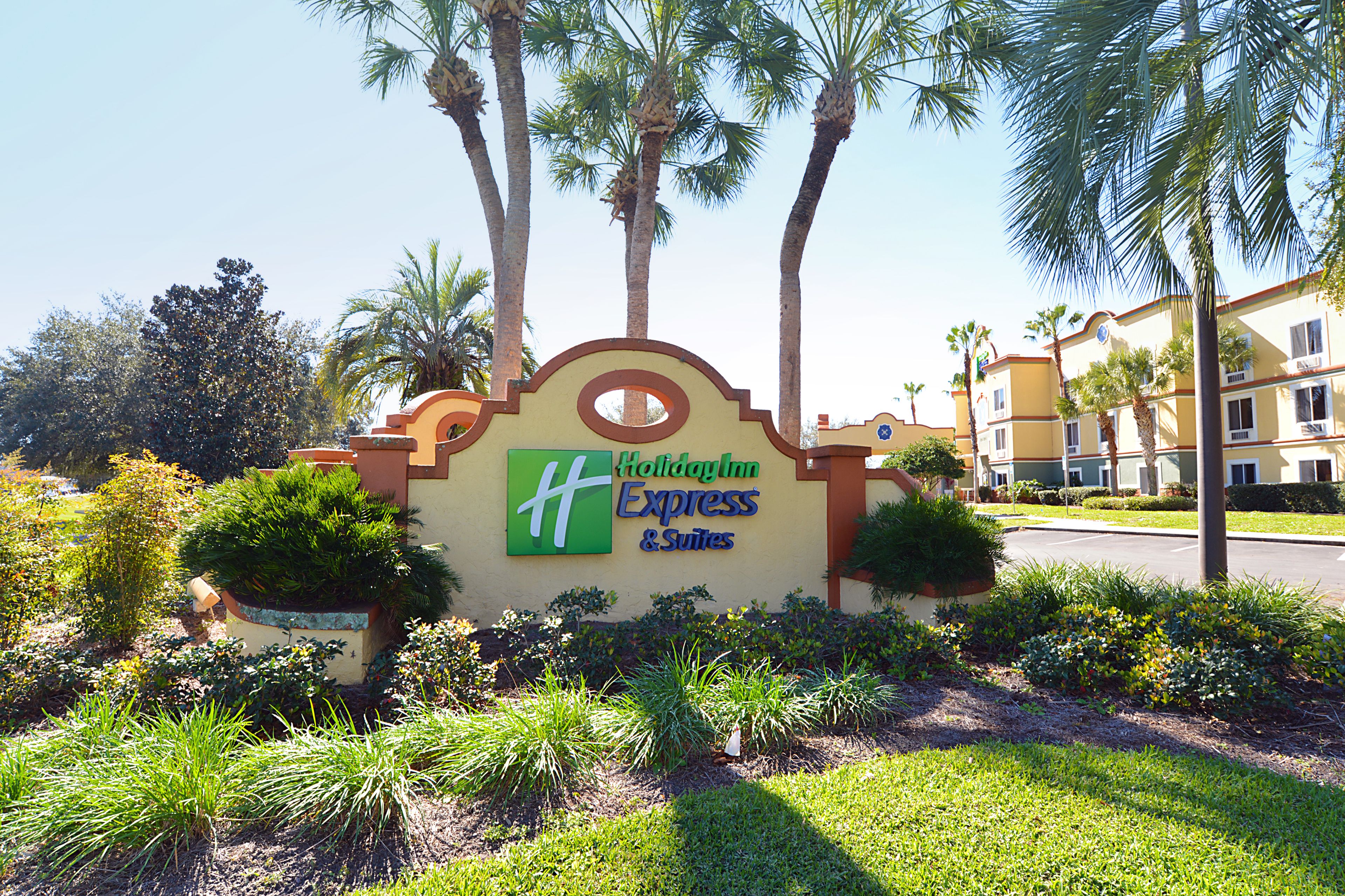 holiday-inn-express-and-suites-the-villages-4939357773-original.jpg