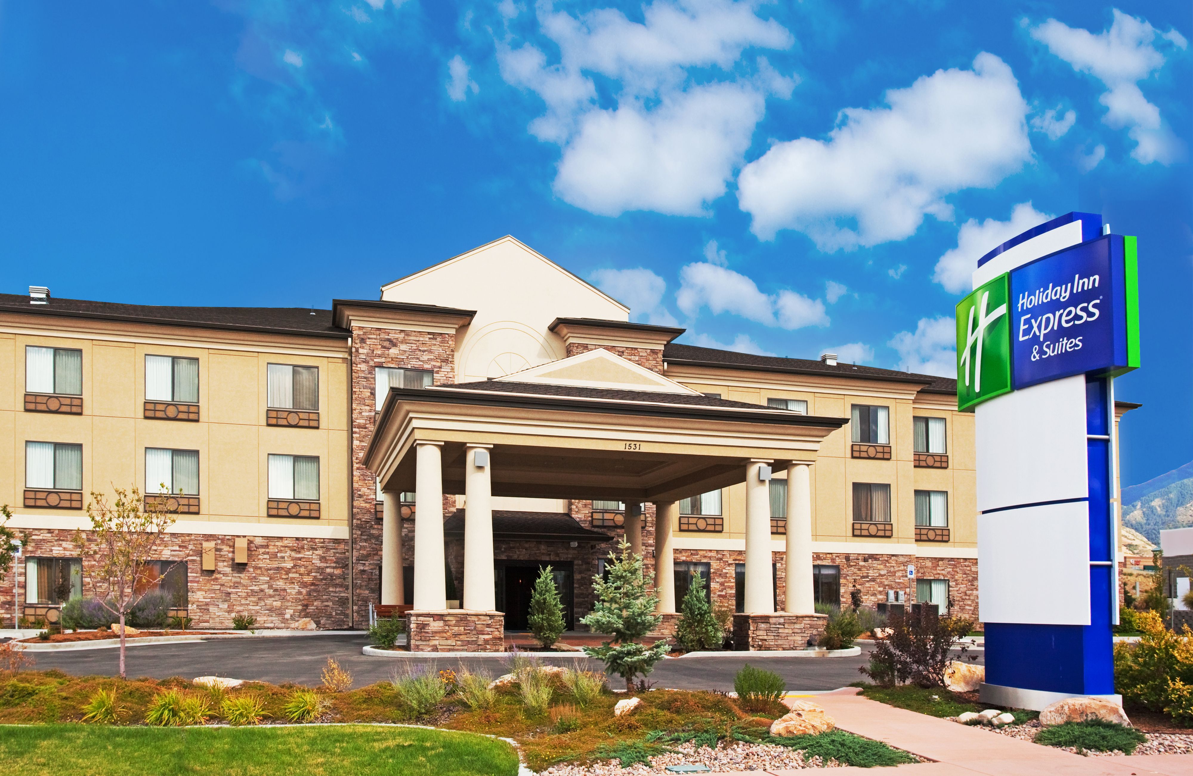 holiday-inn-express-and-suites-tooele-4315259394-original.jpg