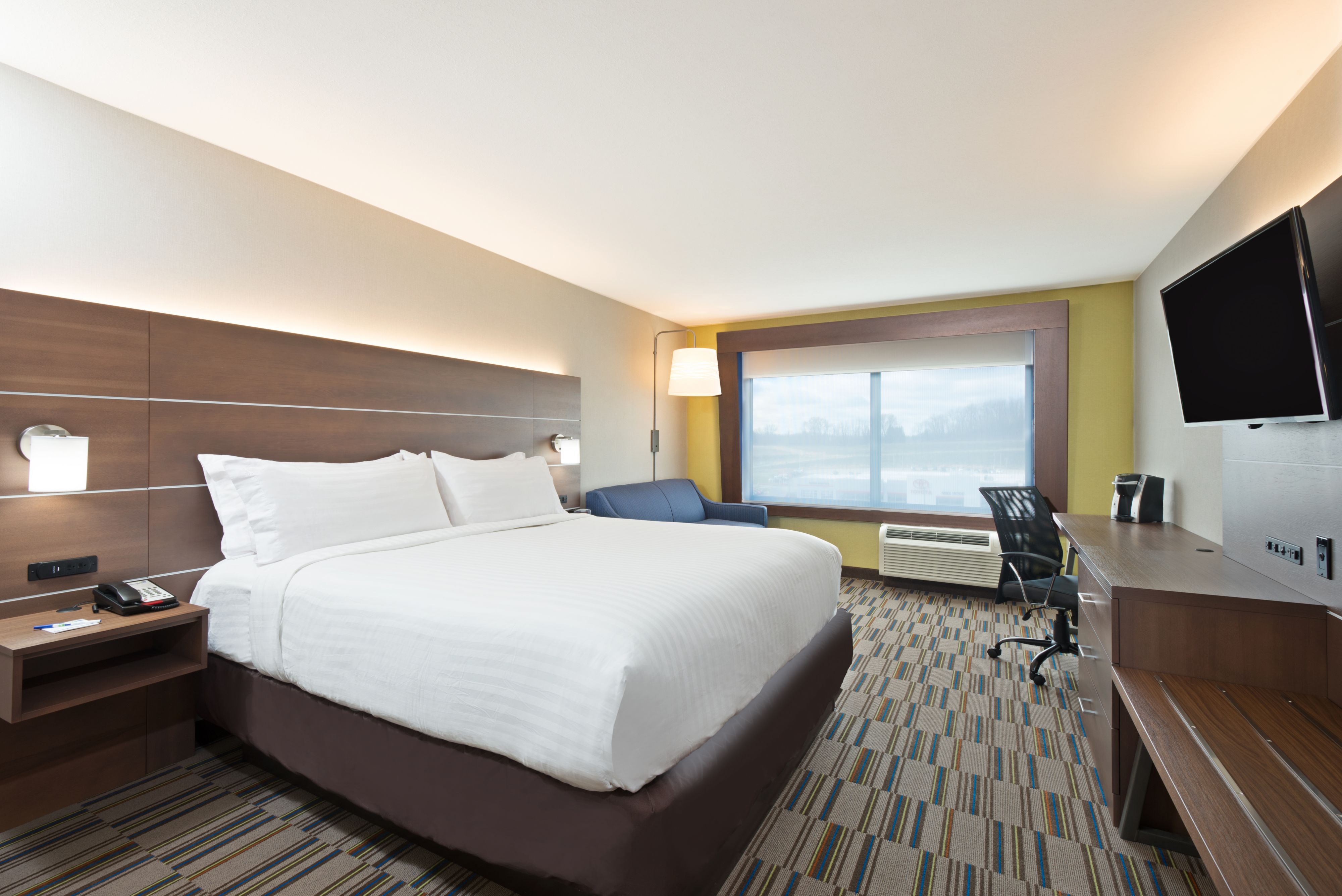 holiday-inn-express-and-suites-uniontown-4803291440-original.jpg