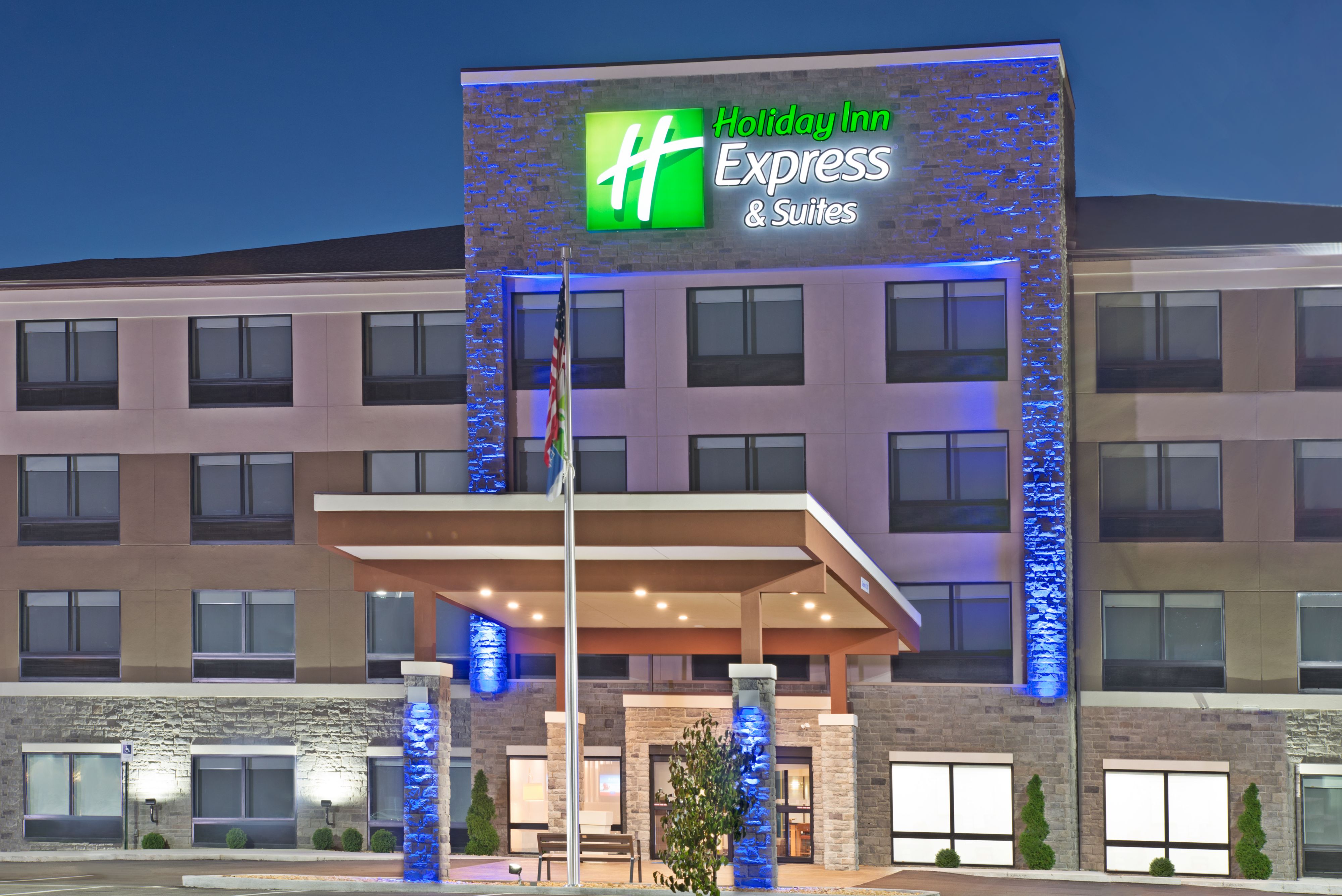 holiday-inn-express-and-suites-uniontown-4803307717-original.jpg