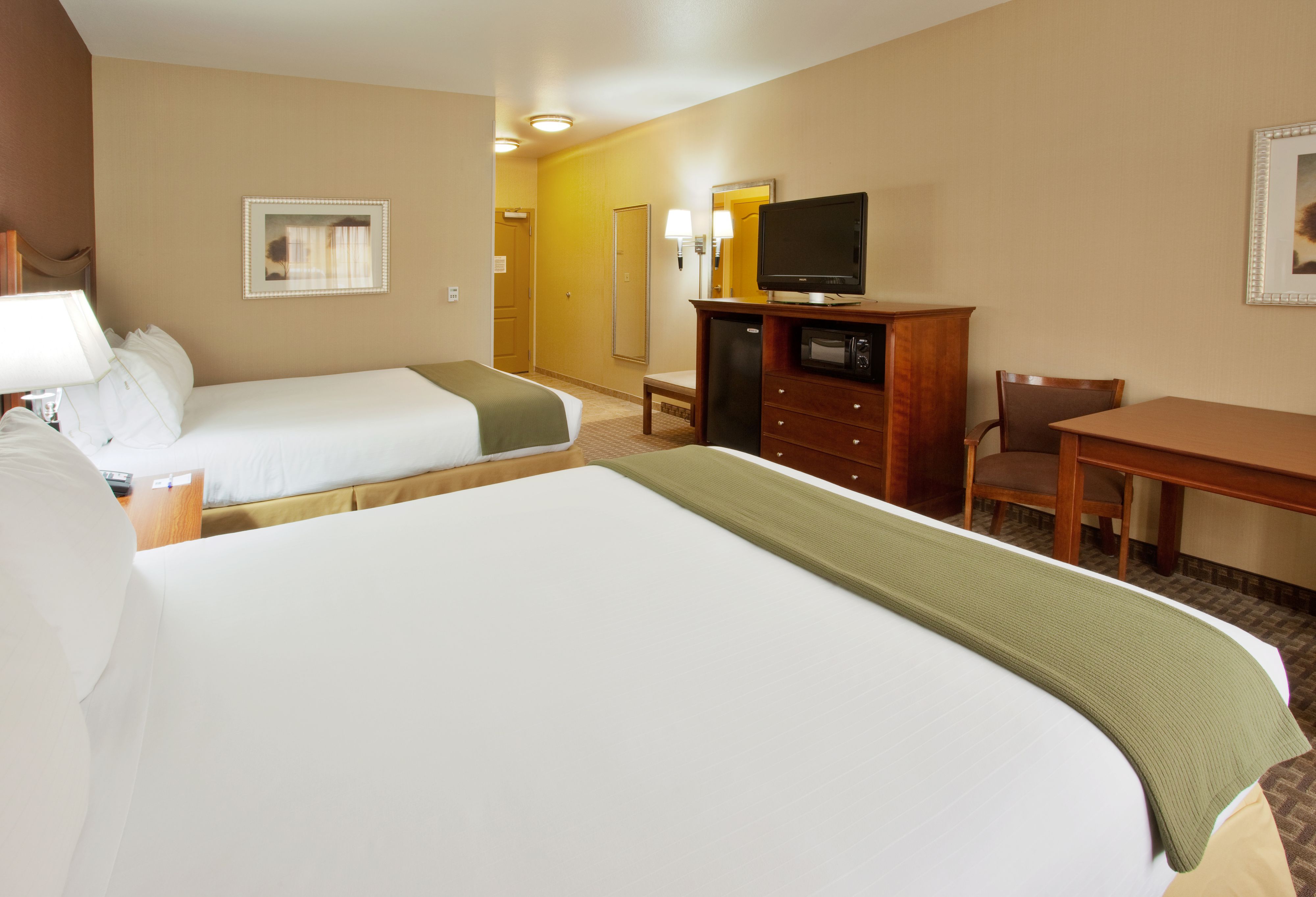 holiday-inn-express-and-suites-willows-2532849910-original.jpg