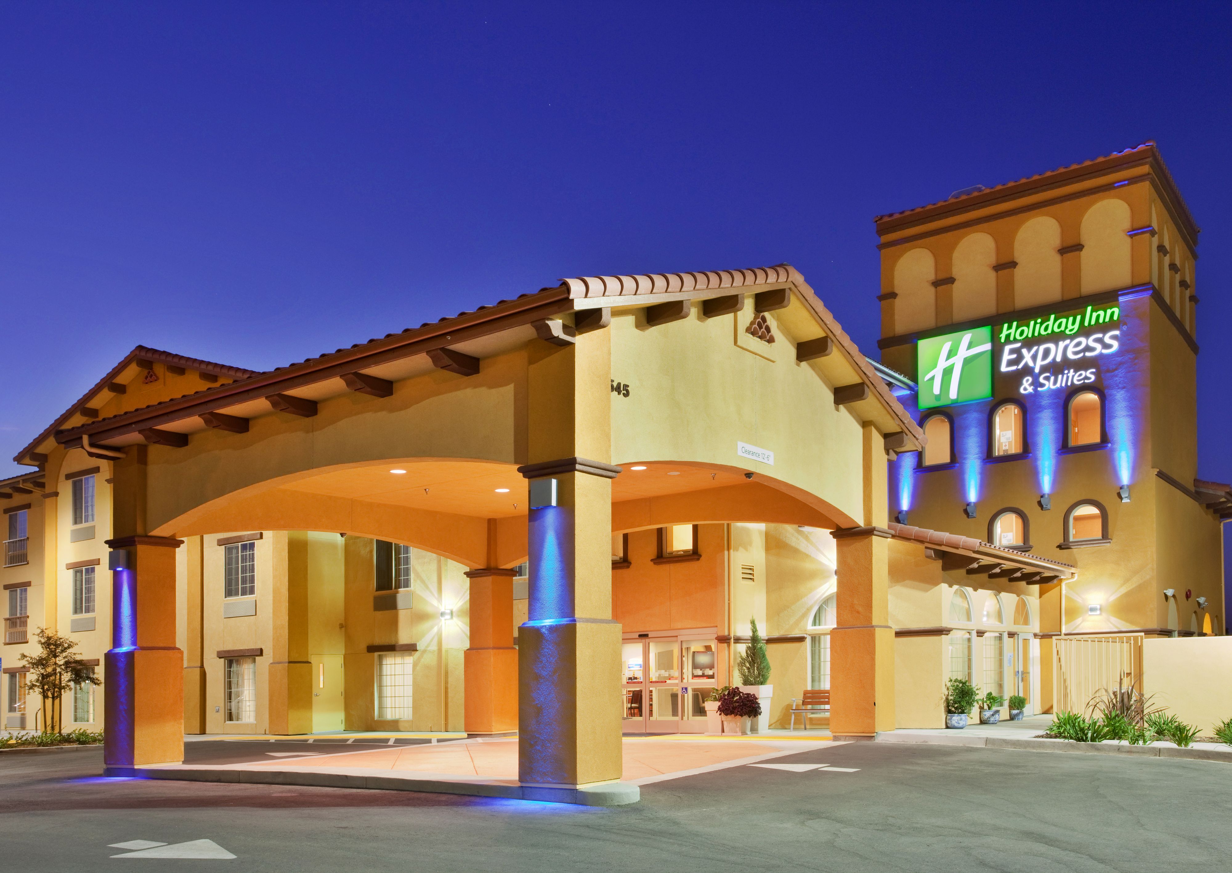 holiday-inn-express-and-suites-willows-2532850100-original.jpg