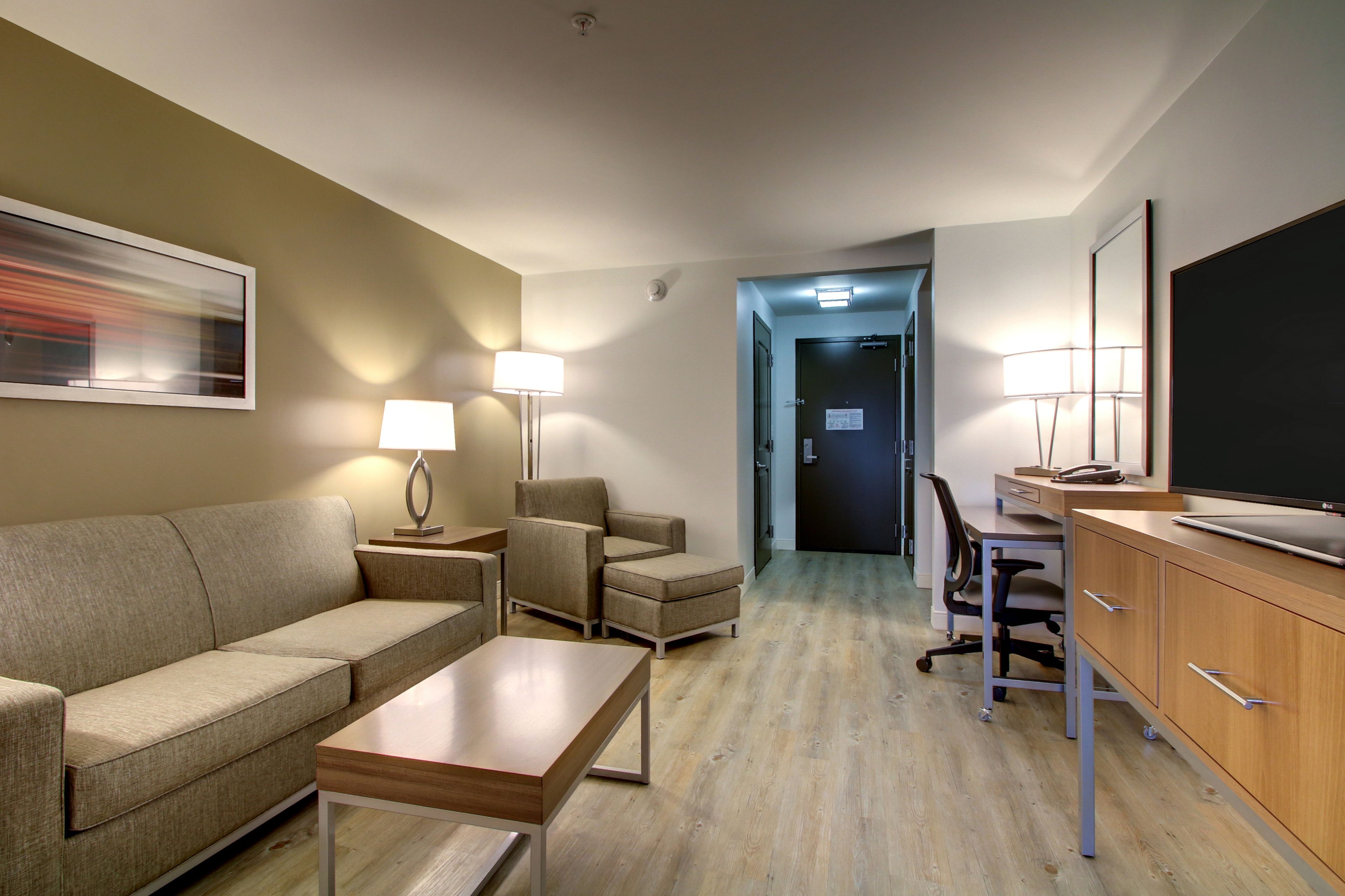 holiday-inn-hotel-and-suites-peoria-4869074725-original.jpg