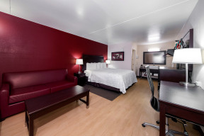418-suite-king-bed.jpg