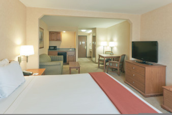 holiday-inn-express-and-suites-bishop-2532227038-original.jpg