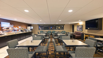 holiday-inn-express-and-suites-colby-3686232164-original.jpg