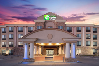 holiday-inn-express-and-suites-fort-collins-5377636177-original.jpg