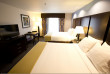 holiday-inn-express-and-suites-lakeway-4324535206-original.jpg