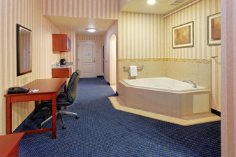 holiday-inn-express-and-suites-lathrop-4296005330-original.jpg