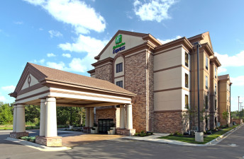 holiday-inn-express-and-suites-maumelle-4281371942-original.jpg
