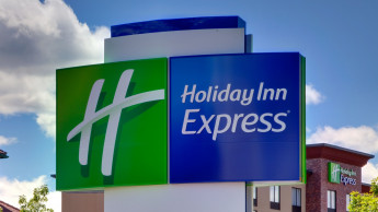 holiday-inn-express-and-suites-redding-4320723826-original.jpg