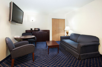 holiday-inn-express-and-suites-torrington-2533426115-original.jpg