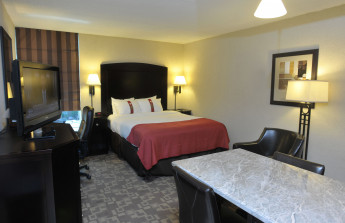 holiday-inn-hotel-and-suites-charleston-3463359406-original.jpg