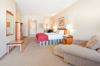 holiday-inn-hotel-and-suites-osoyoos-3692815110-original.jpg
